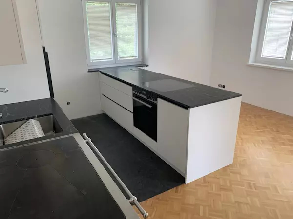 Galerie, Möbel nach Maß, Leistungen, Küche, Bad, Wohnräume, Türen, Stiegen, Verkleidungen, Objekt-und Büromöbel in Wolfurt